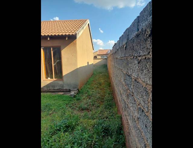 2 BEDROOM HOUSE FOR SALE IN KATLEHONG SOUTH